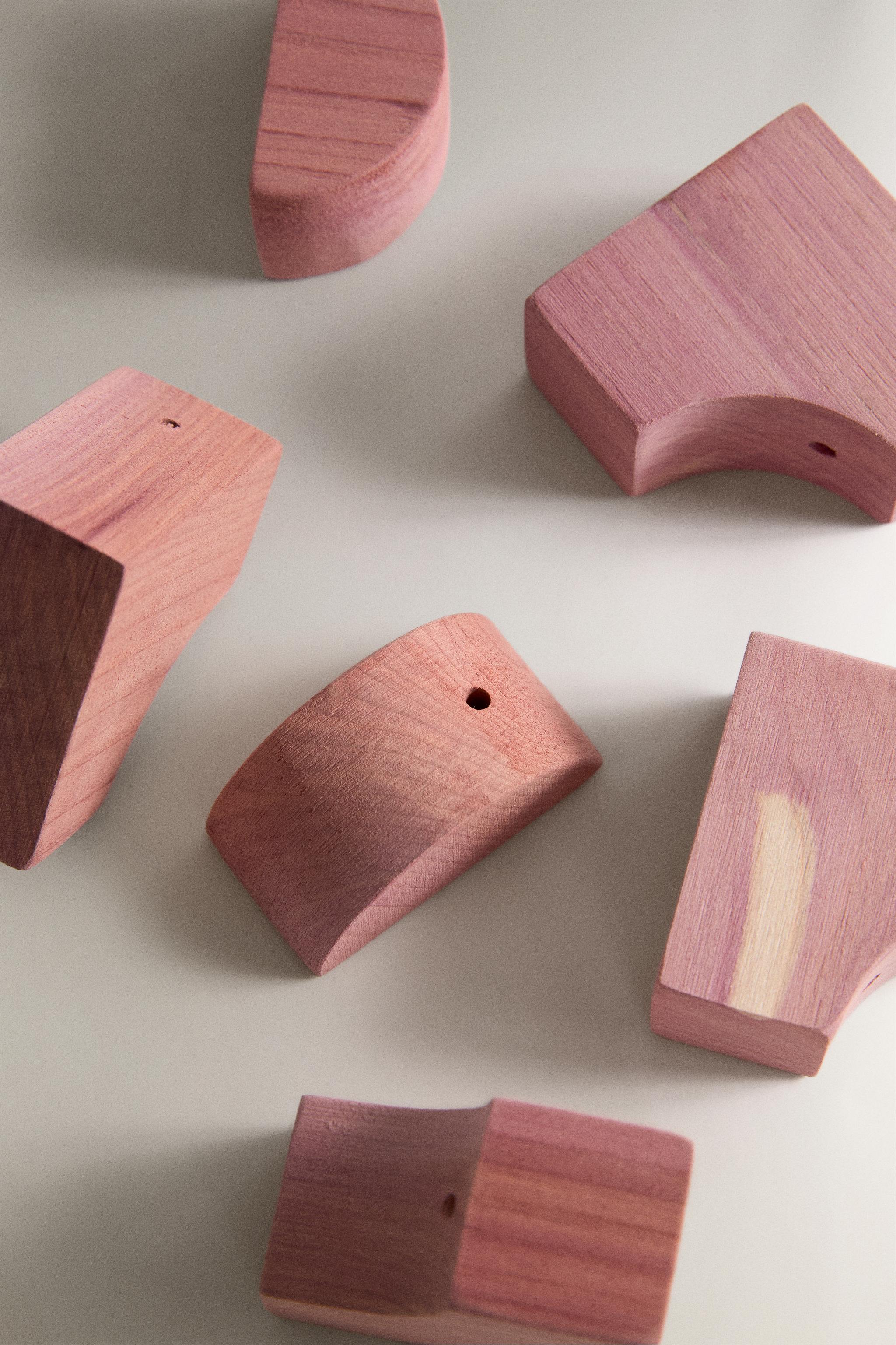 CEDAR WARDROBE BLOCKS